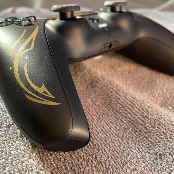 RARE Hogwart's Legacy Special Edition DualSense Controller PS5 - Picture 2 of 5